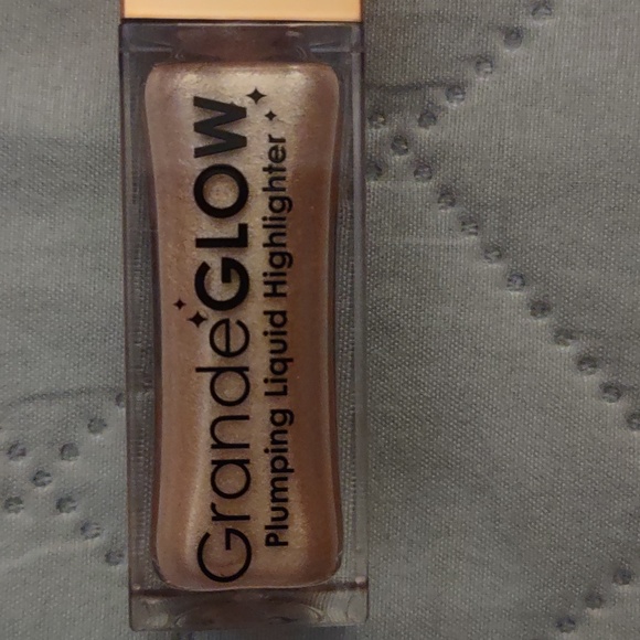 Makeup Bundle of 5 items - Picture 4 of 11